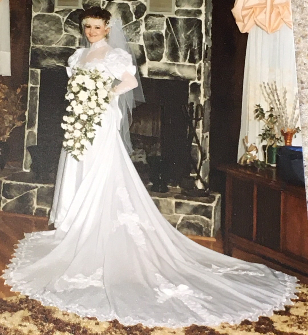 Vintage White Beaded Long Train Bridal Wedding Gown Size 9/10 - Etsy Vintage White Beaded Long Train Bridal Wedding Gown Size 9/10 - Etsy