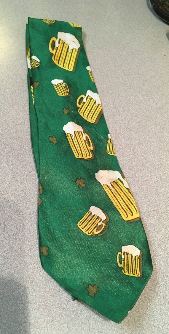 St Patrick Novelty Necktie Beer Glasses and shamro