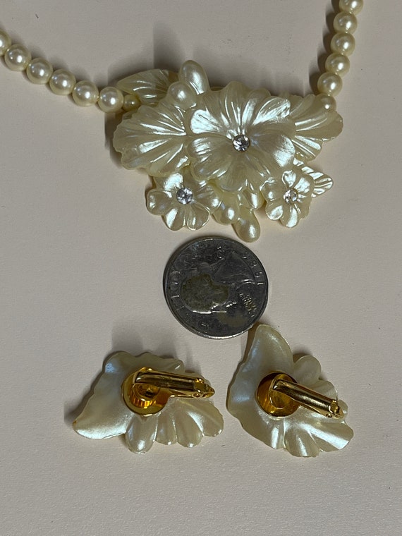 Vintage Celluloid Rhinestone Faux Pearl Flower Ch… - image 9