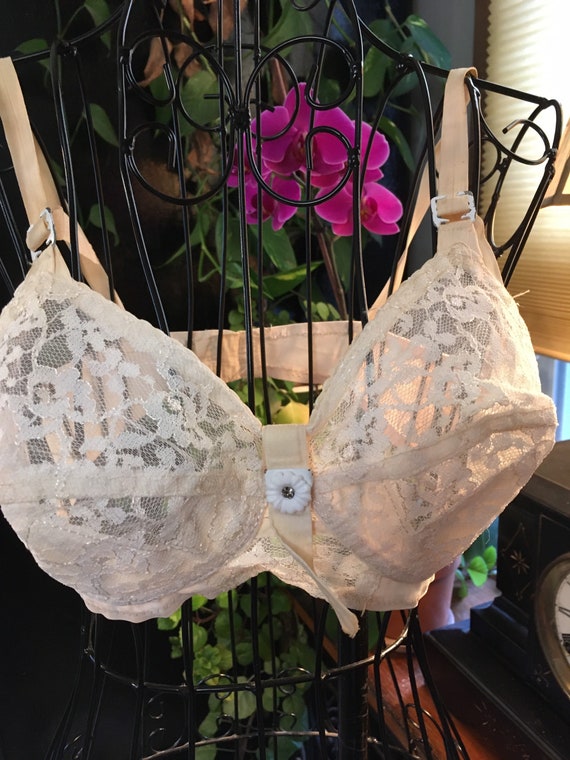 Vintage 50’s Nude/ Beige Lace Bra Soft Lace Cup - image 1