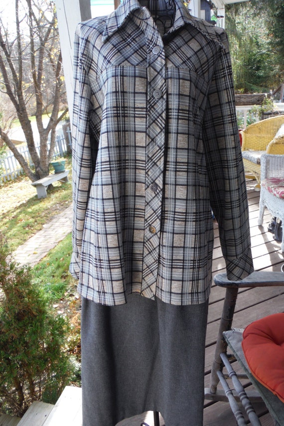 Cape Cod 1960's ladies Grey Skirt & Jacket Tan, Wh