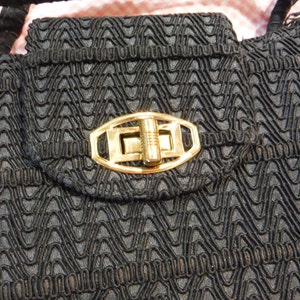 Cartera de bolsillo con asa superior vintage con aspecto de cesta negra de los años 50