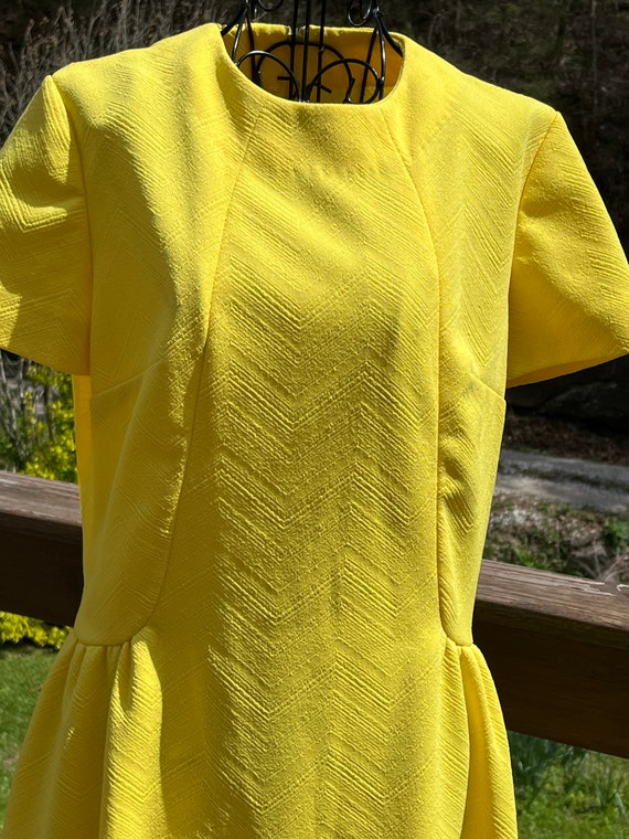 Vintage Yellow Shift Dress Short Sleeves Summer D… - image 2