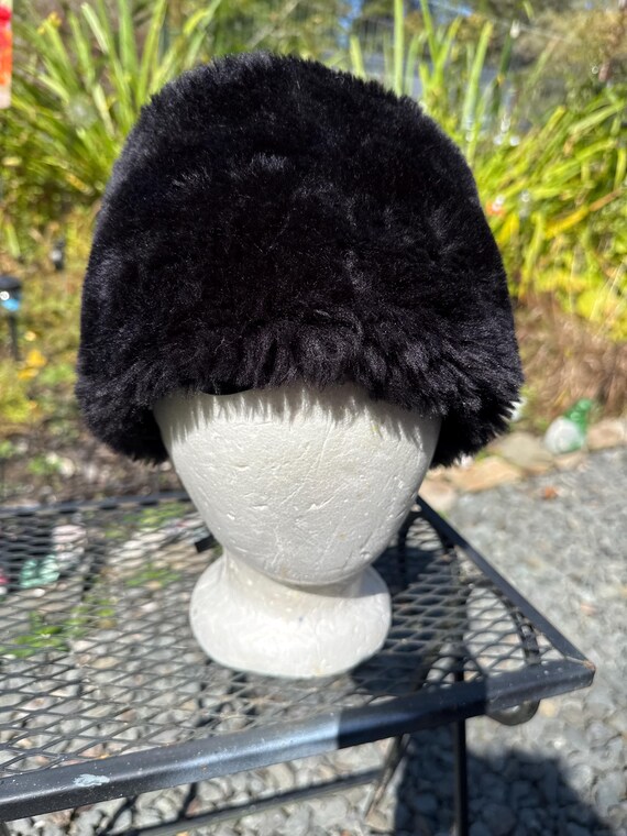 EXCELLENT Vintage Women’s Black Faux Fur Winter Bucket Hat $_10.JPG main image 3