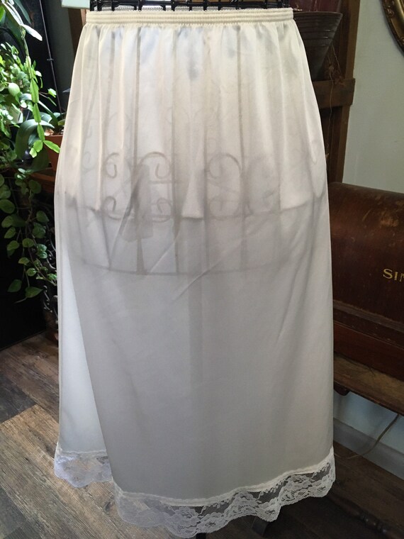Vintage Antron iii Sliperfection White Half Skirt Sli… Gem