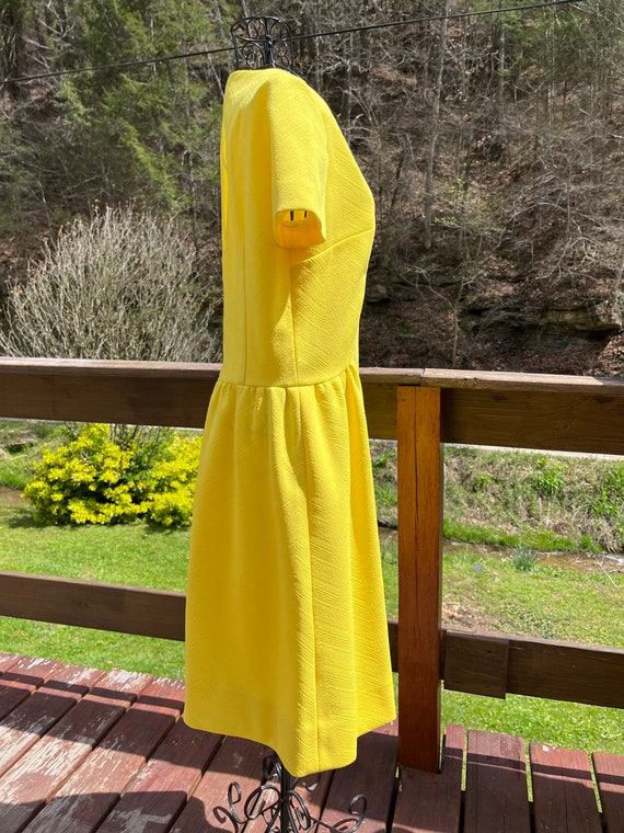 Vintage Yellow Shift Dress Short Sleeves Summer D… - image 3