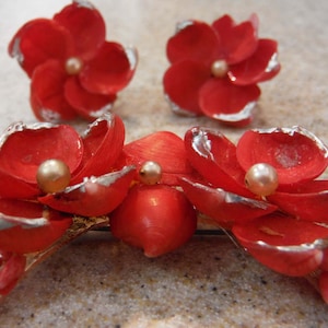 Vintage 1940's Red Shell Brooch and Matching Screw Back Earrings image 1