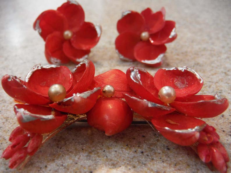 Vintage 1940's Red Shell Brooch and Matching Screw Back Earrings image 1