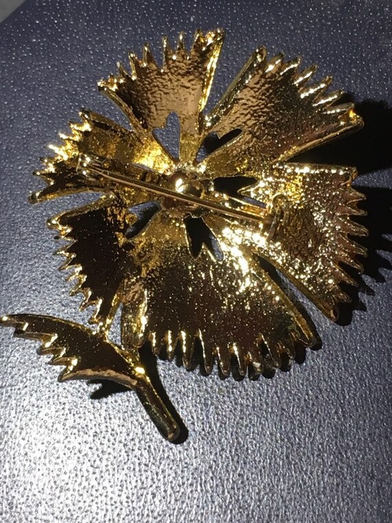 Vintage 60's  Gold Flower Brooch with Pearl Center - image 5