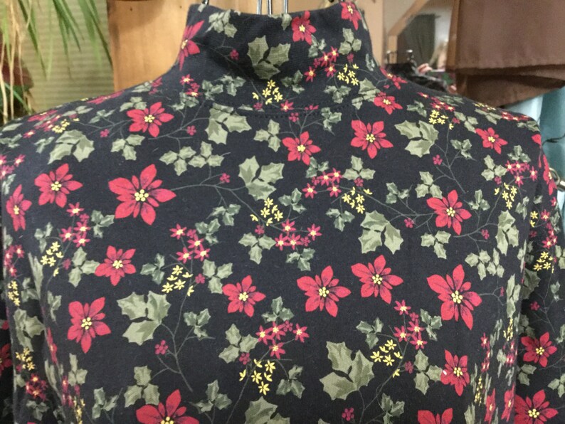 green long sleeve low turtle neck burgundy 1990/'s Ladies Poinsettia Black