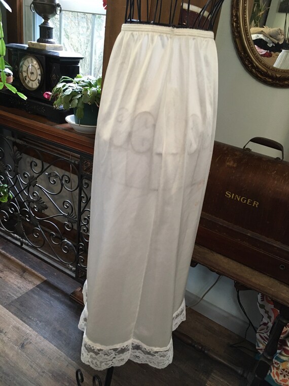 Vintage Antron iii Sliperfection White Half Skirt Sli… Gem