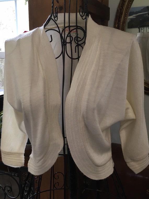 Vintage 1960's  Interlock Off White Shrug Sweater… - image 1