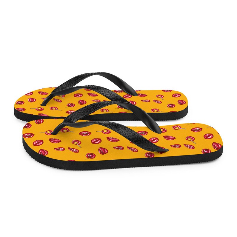 Flip flops with pop art lips pattern Toe post sandals