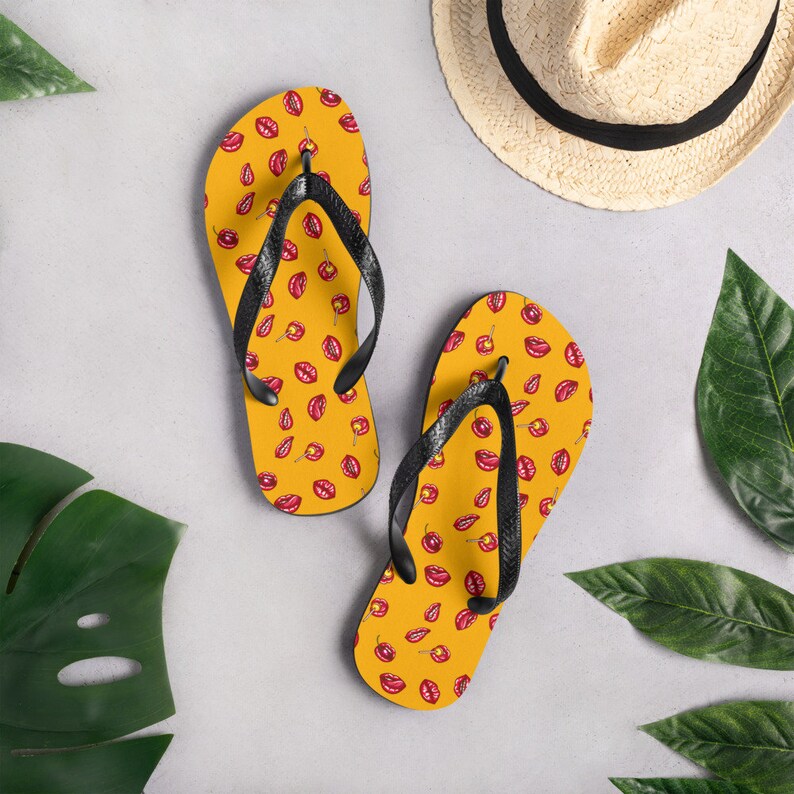 Flip flops with pop art lips pattern Toe post sandals