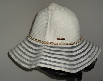 Vintage Ellen Tracy Hat Packable White Hat with Gold Chain and Faux Pearls