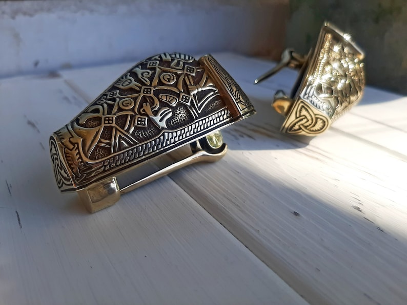 Set med 2 vikingabroscher "björnhuvud", Replika, Rekonstruktionsfibula, Djurhuvud, Medeltida, Nordisk, Hednisk, SCA-dräkt, Vikingasmycken bild 3