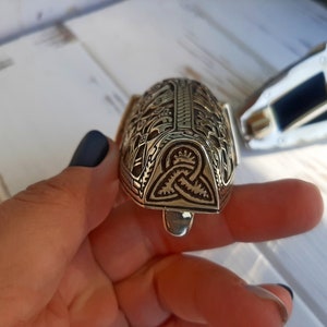 Set med 2 vikingabroscher "björnhuvud", Replika, Rekonstruktionsfibula, Djurhuvud, Medeltida, Nordisk, Hednisk, SCA-dräkt, Vikingasmycken bild 4