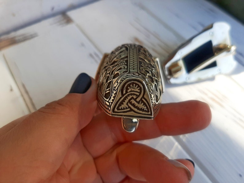 Set med 2 vikingabroscher "björnhuvud", Replika, Rekonstruktionsfibula, Djurhuvud, Medeltida, Nordisk, Hednisk, SCA-dräkt, Vikingasmycken bild 4