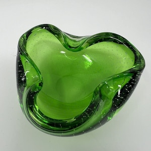 1960s Green Ashtray Flavio Poli Seguso in Murano Sommerso Bullicante Art Glass