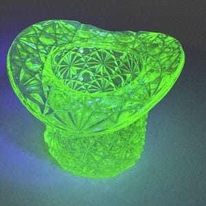 Vtg Fenton Uranium Glass Daisy Button Top Hat Toothpick Holder Vaseline Glows