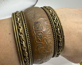 Pulsera tipo brazalete vintage de cobre y latón con diseño de elefante grabado, estilo boho-chic, India