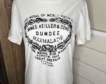 James Keiller & Sons DUNDEE MARMALADE Siebdruck-T-Shirt T-Shirt Off White / Natural 4 Größen erhältlich / Relax Fit / Antiqued Crock Mark