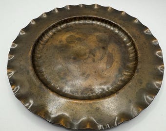 Piatto artigianale vintage in rame lavorato a mano di Rochester, 7 pollici di diametro.