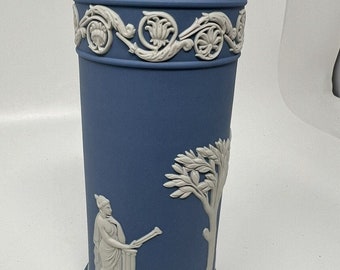 Vtg Wedgewood Blue Jasperware Porcelain Decorative Spill Vase Women W/ Scrolls