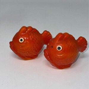 Vintage Orange Puffy Fish Salt and Pepper Shaker Set Japan w/ cork