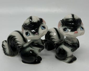 Vintage Kreiss 1955 Porzellan Anthropomorphic Stinktier Figuren Set von 2