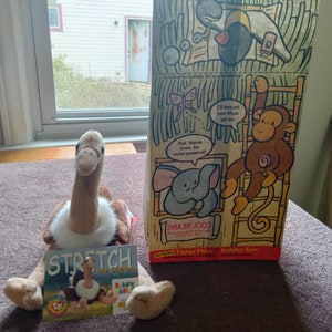 Ty Beanie Babies stretch de bruin-witte struisvogelvogel met officiële ruilkaart en originele McDonald's Happy Meal papieren zak 3 st. Set