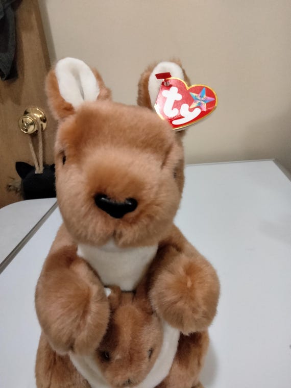 Ty Beanie Buddies Pouch W/Joey The Brown And White Kangaroo  (Slightly Bent Hangtag, In The 2nd Chance Beanies Section)