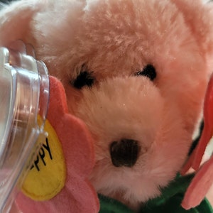 Ty Beanie Babies Mom Pink Bear Holding &#39;Happy Mother&#39;s Day&#39; Flowers (Internet Exclusive)