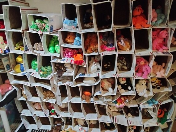 Ty Beanie Babies! 100 for 175.00 Nice Assortment Of Ty Beanie Babies (MWMTs)