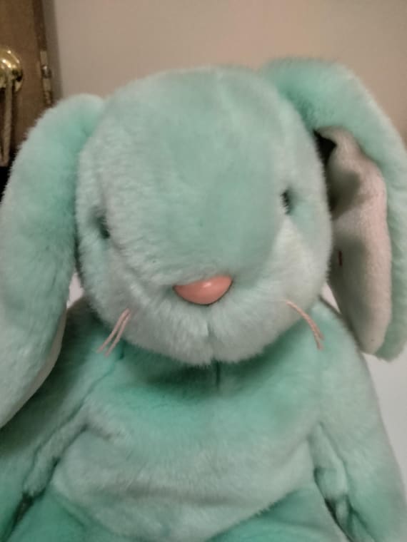 Ty Beanie Buddies Hippity The Green Bunny  (Worn Hangtag, In The 2nd Chance Beanies Section)