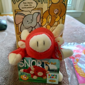 Ty Beanie Babies And Teenies Snort The Red Bull mit offizieller Sammelkarte und Original McDonald's Happy Meal Papiertüte, 4 Stück. Set