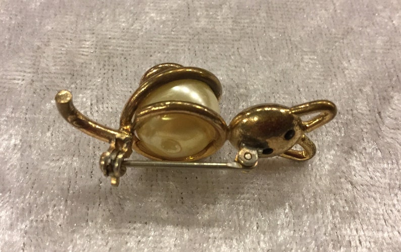 Little Kitty Pin with Pearl