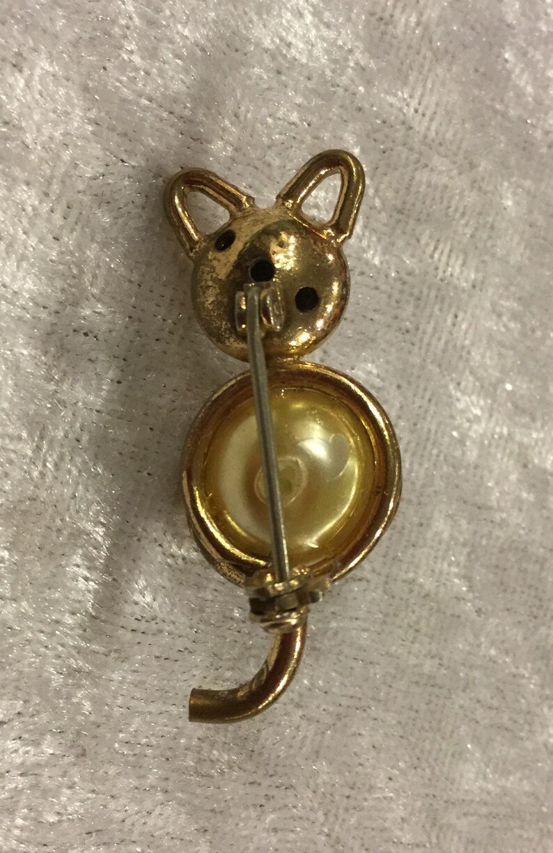 Little Kitty Pin with Pearl