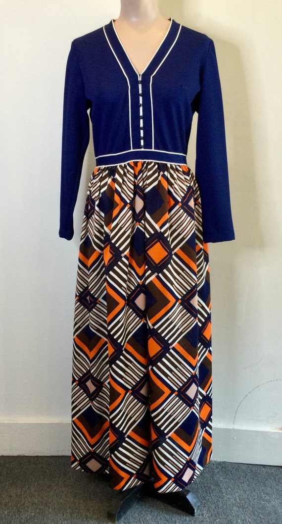 1970s Mod Navy & Orange Geometric Print V-Neck Max