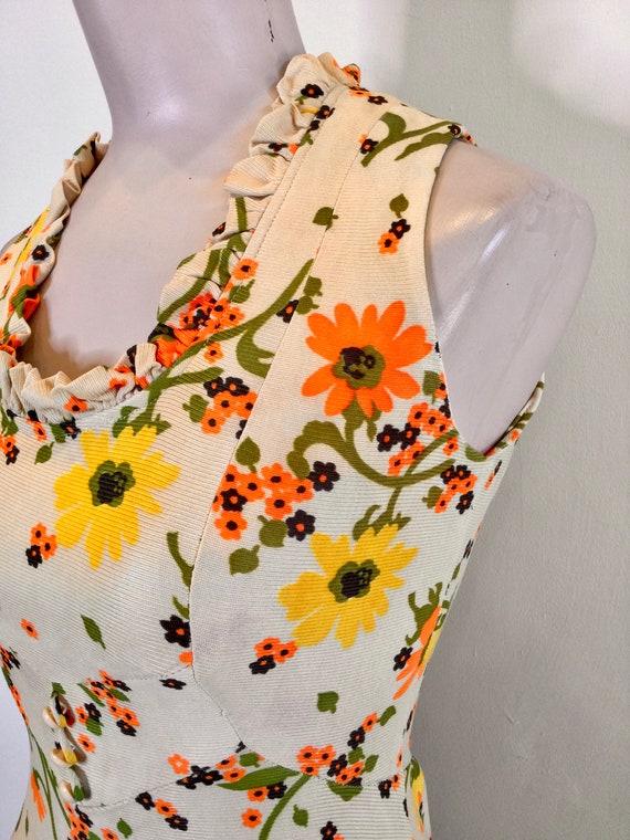 1970s Beige Day Glo Floral Print Ruffle Collar Sl… - image 5