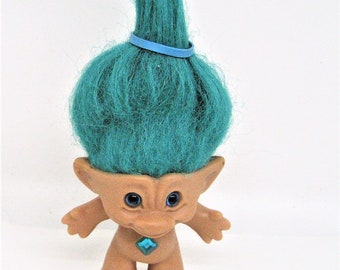 trolls with diamond belly buttons