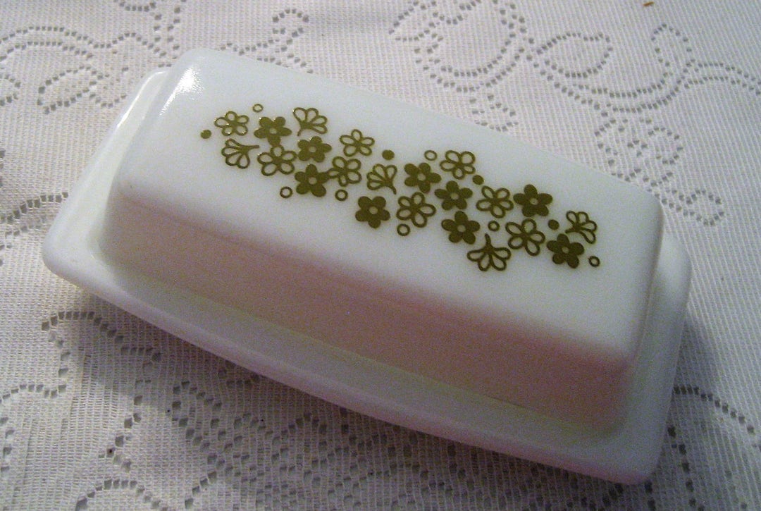 Pyrex Crazy Daisy Covered Butter Dish Spring Blossom Pattern White Milk