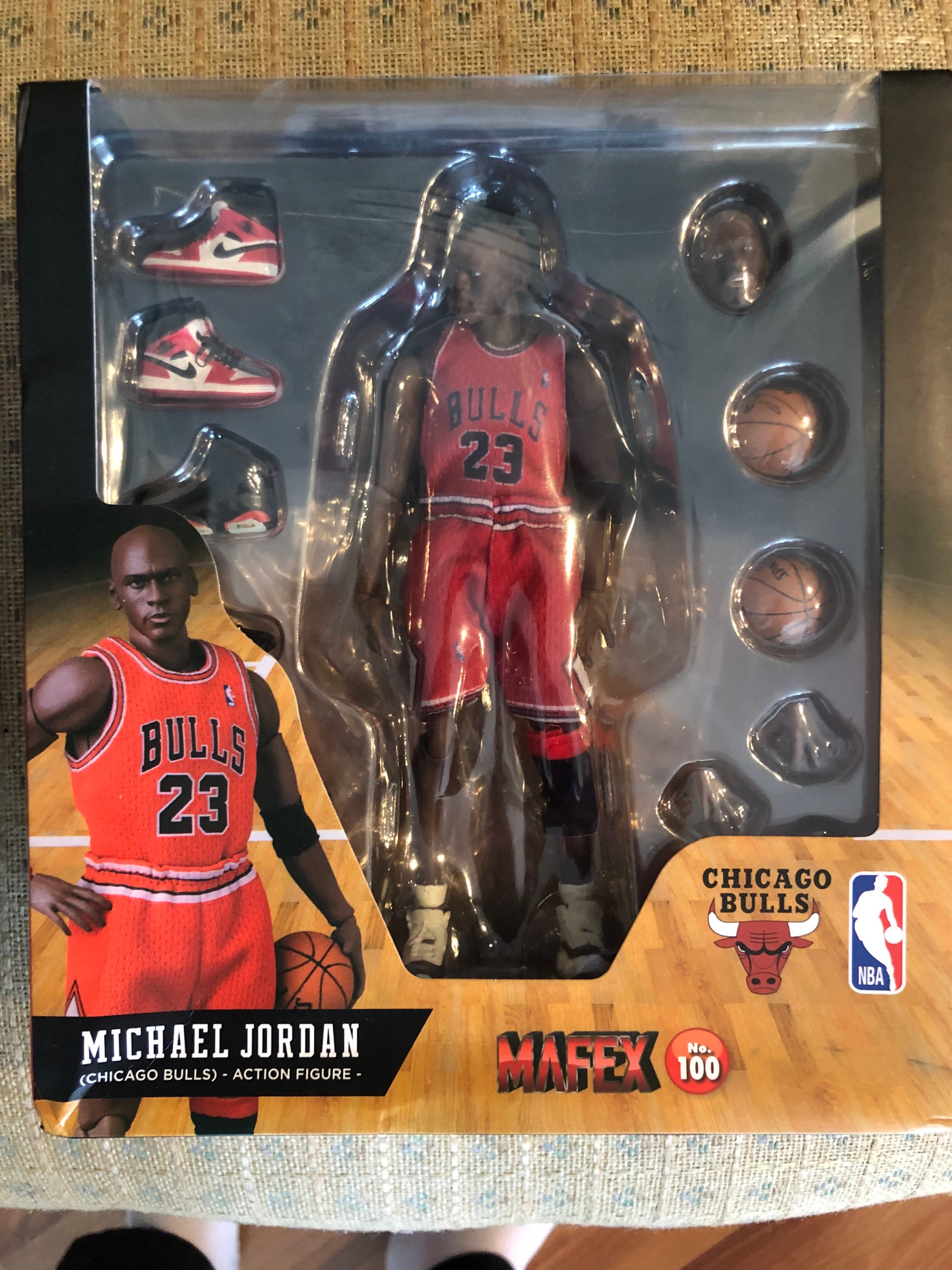 CLARKtoys.com - Michael Jordan Set of 2 1/6 Scale (13)