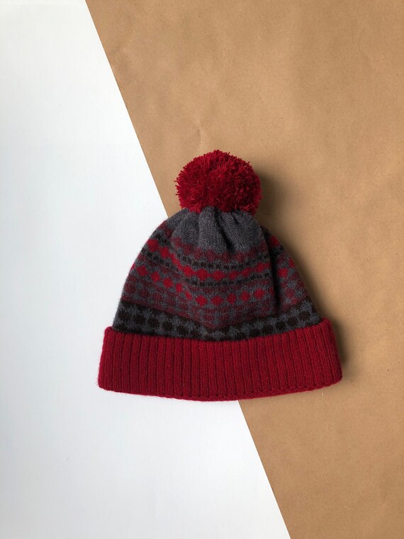 red bobble hat uk