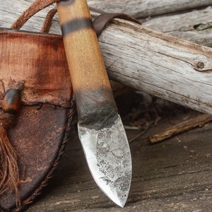 Cuchillo de hombre de montaña hecho a mano Prairiewind Cuchillo de cuello Frontera Primitivo Bushcraft Forjado hecho a mano Medieval Feria renacentista imagen 3