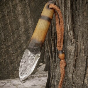 Cuchillo de hombre de montaña hecho a mano Prairiewind Cuchillo de cuello Frontera Primitivo Bushcraft Forjado hecho a mano Medieval Feria renacentista imagen 5