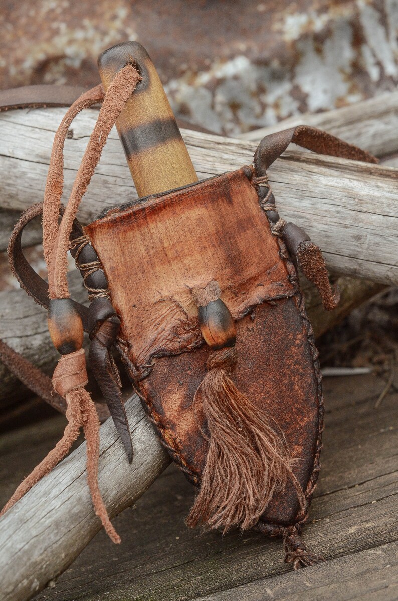 Cuchillo de hombre de montaña hecho a mano Prairiewind Cuchillo de cuello Frontera Primitivo Bushcraft Forjado hecho a mano Medieval Feria renacentista imagen 2