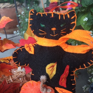 Vintage Orange, Black, Grey Felt Halloween Cats | Fabric Halloween Ornament | Halloween Cat | Fall Banner |  Felt Cat Garland