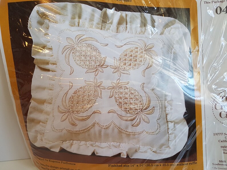 Vintage Candlewicking Ruffled Pillow Kit Colonial Welcome Creative Circle #0465 New in Package