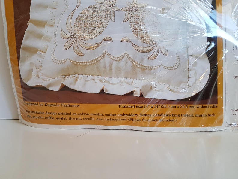 Vintage Candlewicking Ruffled Pillow Kit Colonial Welcome Creative Circle #0465 New in Package